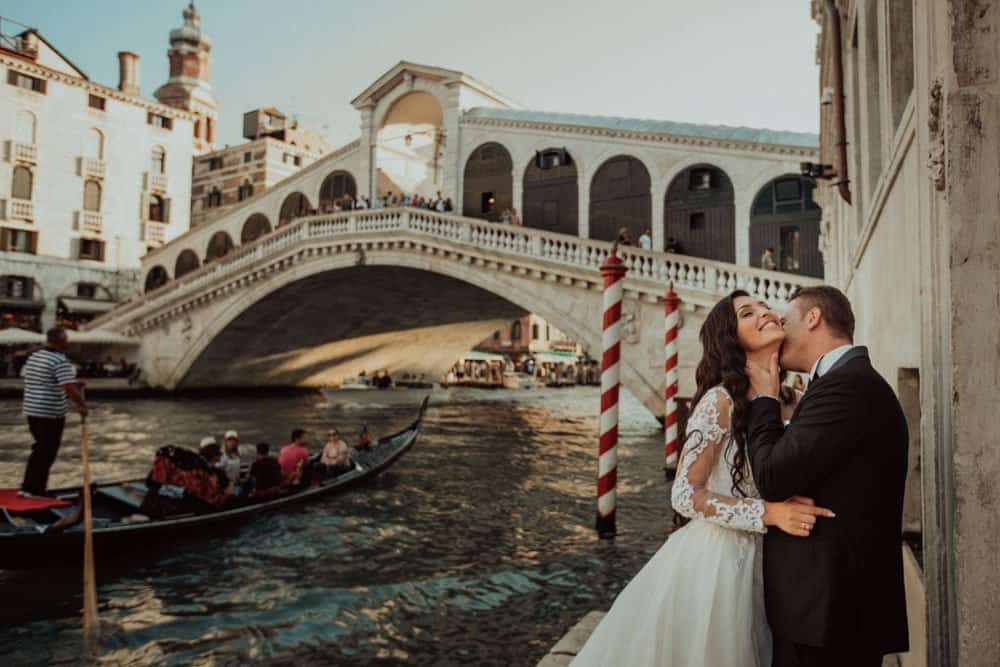 Venetian couple icon in front of Rialto Bridge, romance, high-end wedding location, Italy luxury wedding scene.