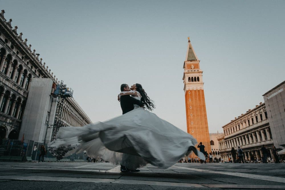 Elegant couple dancing in Venice, stunning wedding at a high-end venue with historic architecture and romantic ambiance.